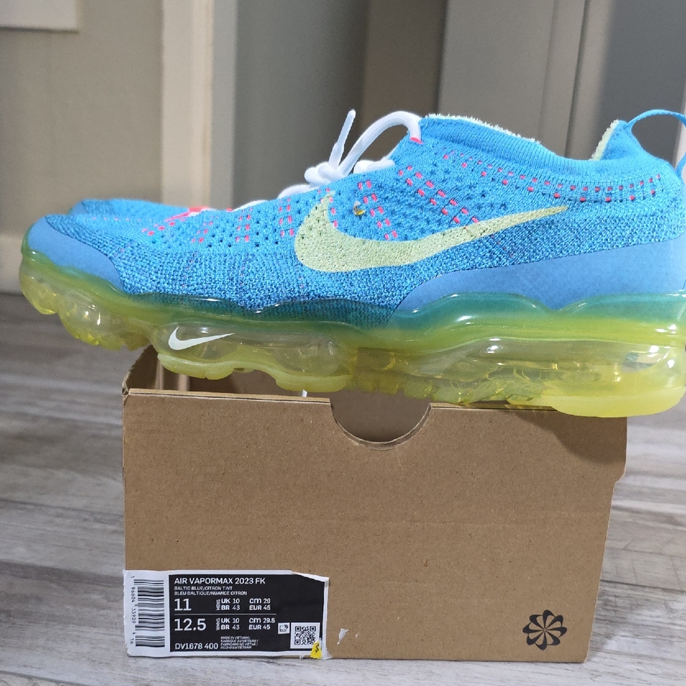 Nike Air VaporMax Flyknit Blue and Yellow Sneakers